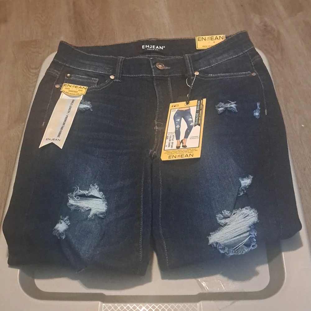 NWT JEANS - Picture 2 of 9